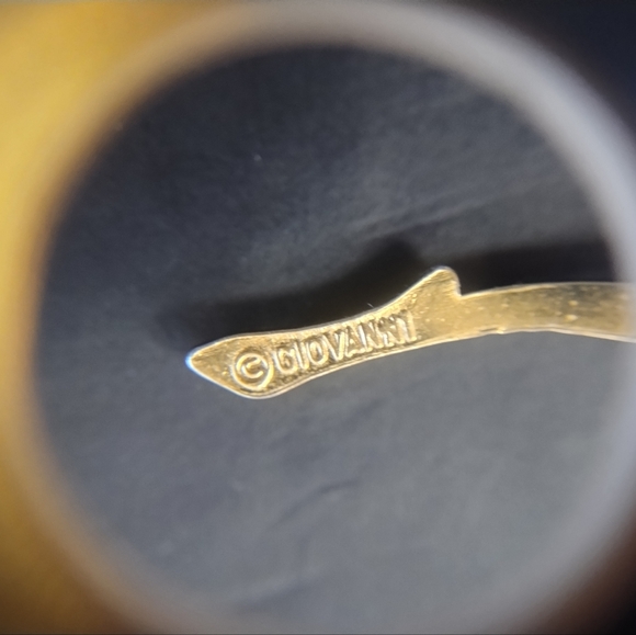 Giovanni rose Gold tone pin brooch - Picture 3 of 4